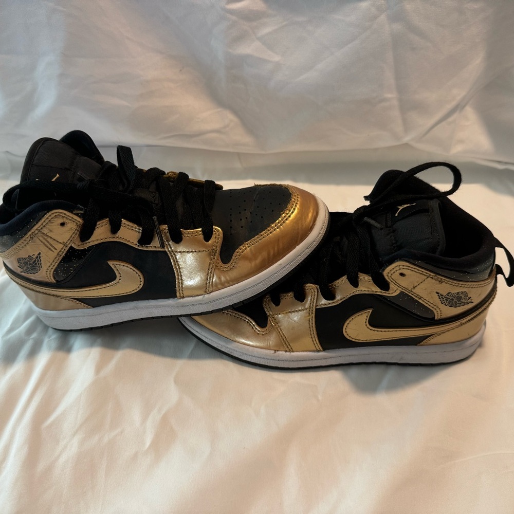 Nike Black and Gold Athletic Shoes